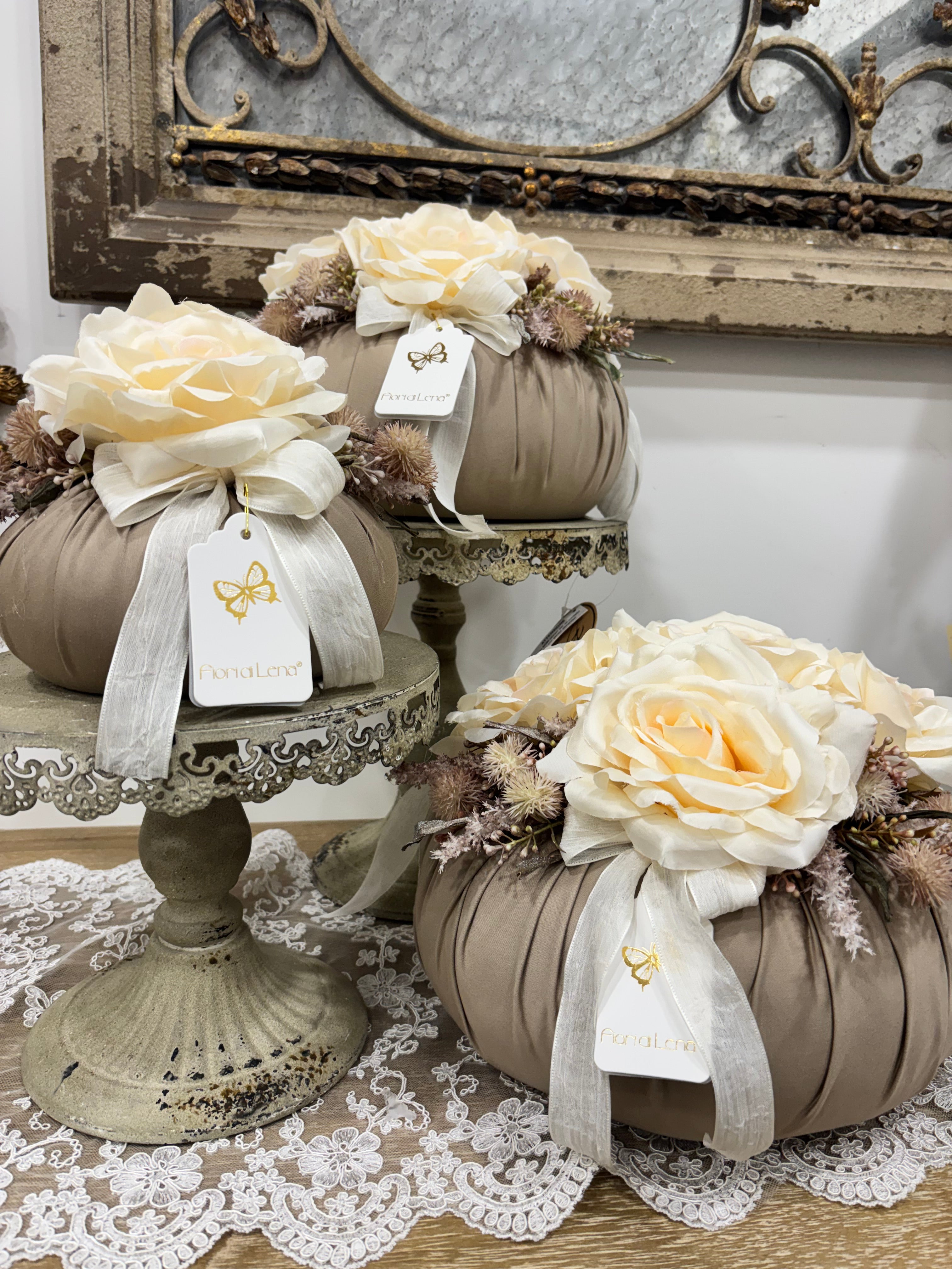 Fiori di lena Pouf profumato in seta nuova collezione primavera 2026 Fango