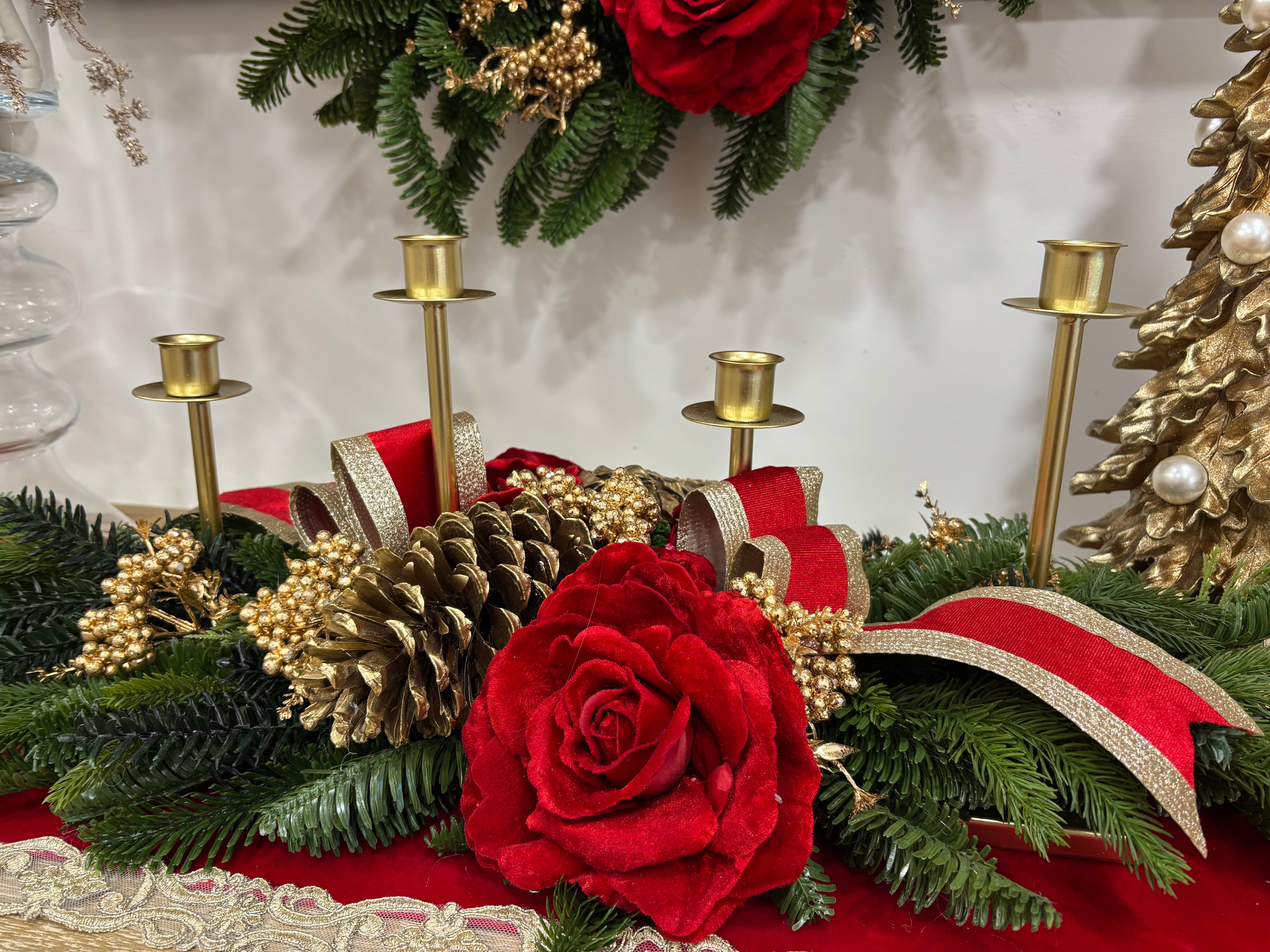 Fiori di lena Centrotavola candeliere 80 cm con rose in velluto