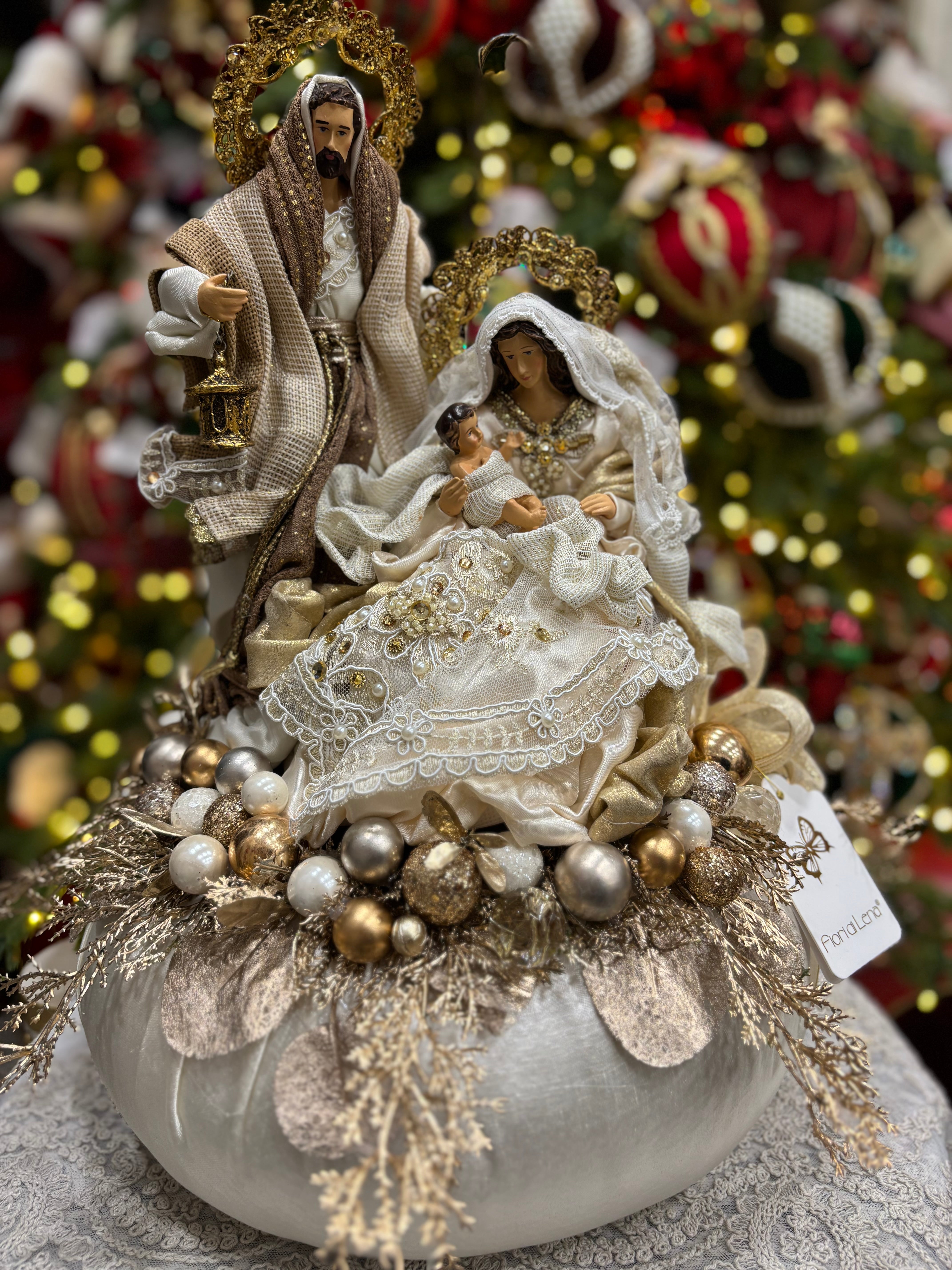 Fiori di lena pouf in tessuto con nativita' e decori natalizi avorio