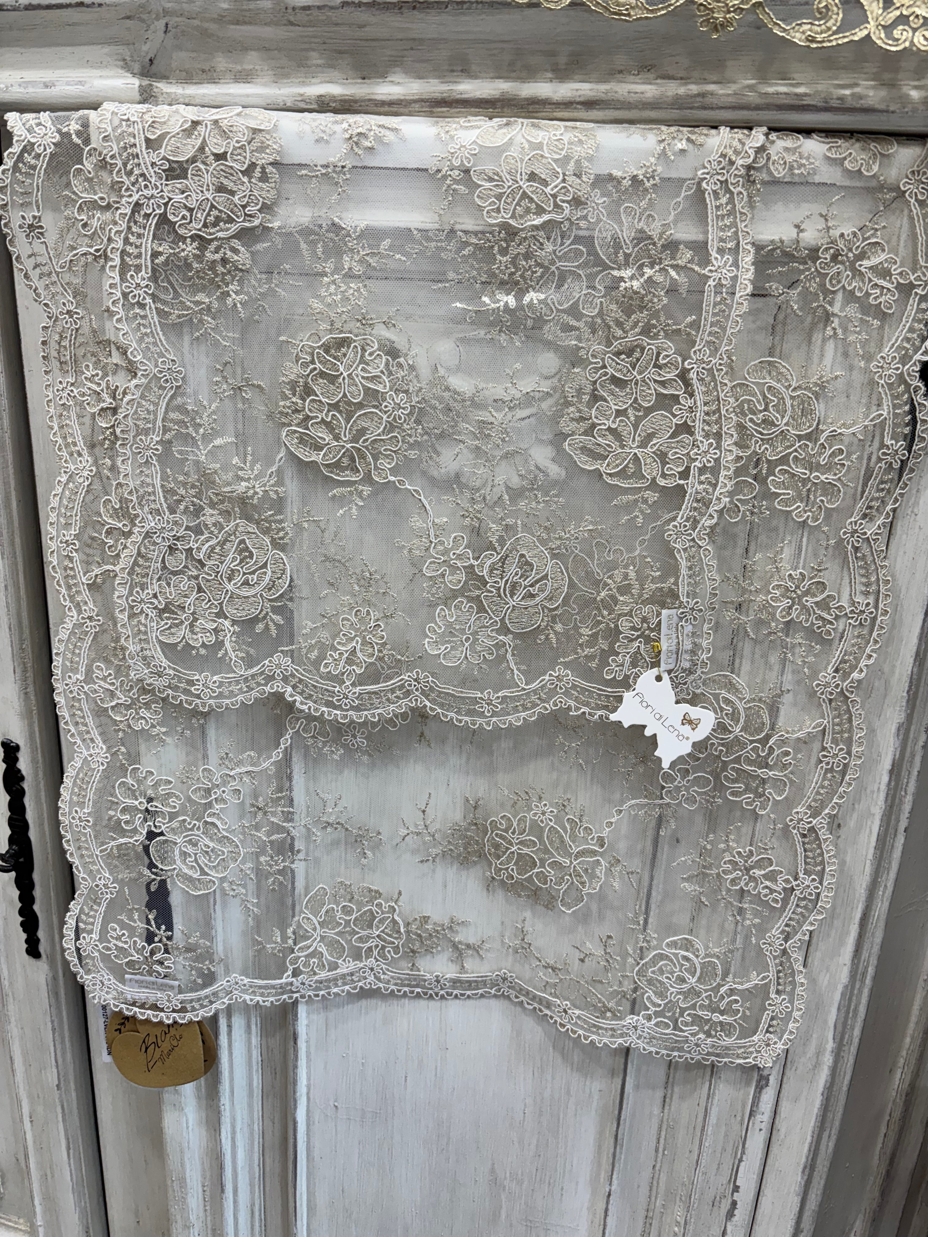 Fiori di lena tris di centri in pizzo smerlati collezione Tradizione senza tempo