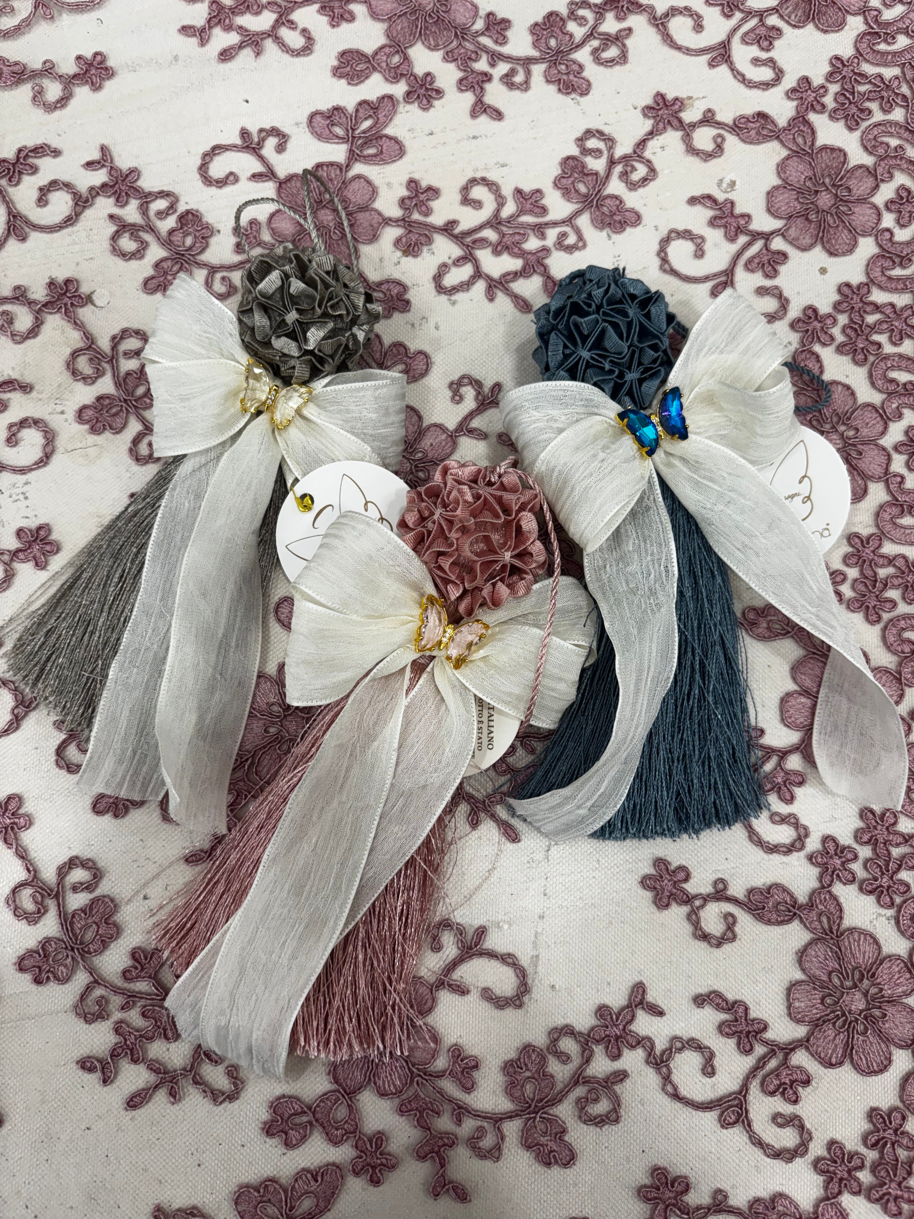 Fiori di Lena nappa piccola con applicazione farfalla