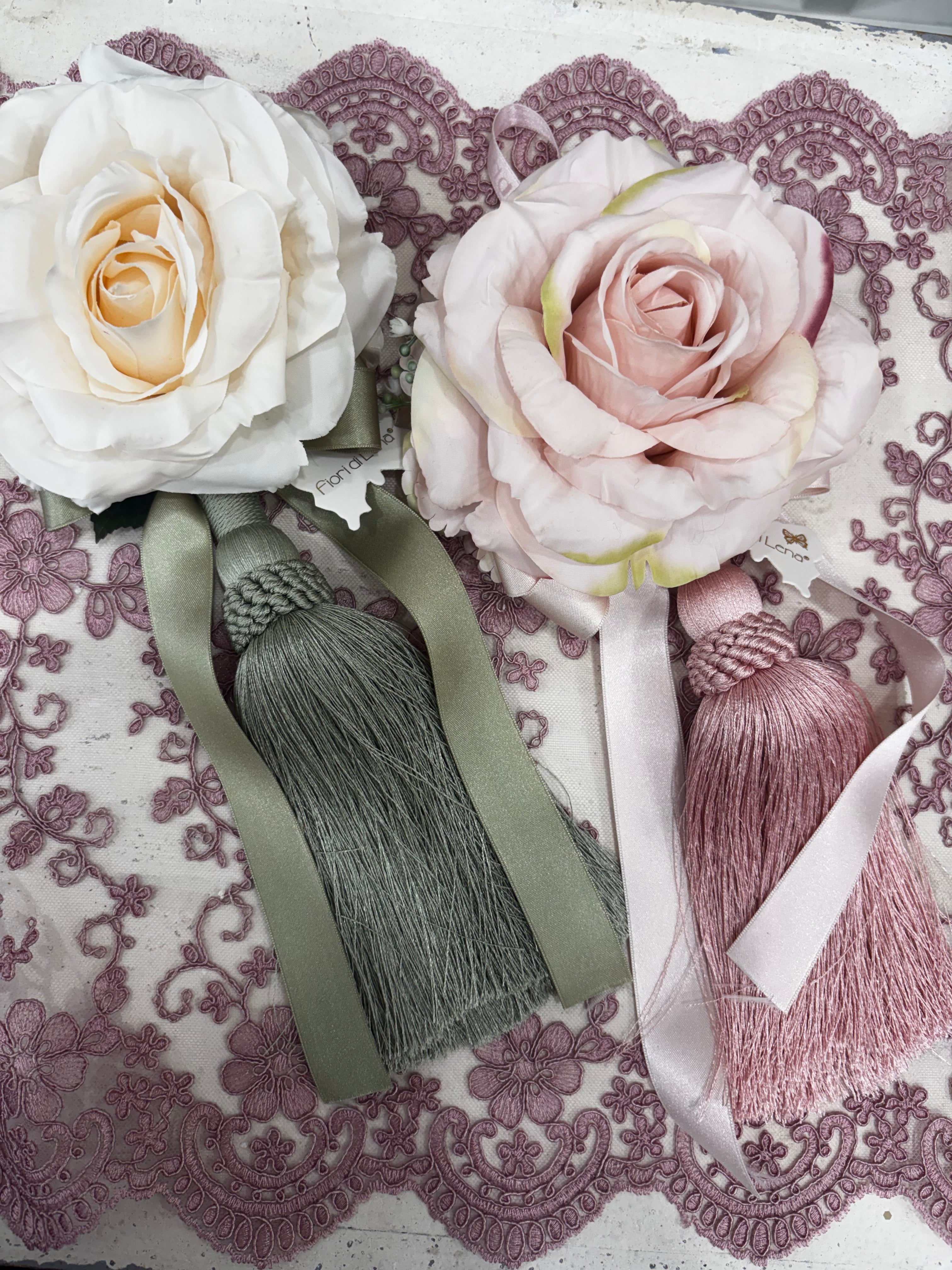 Fiori di Lena nappa misura grande con rosa e coda in seta