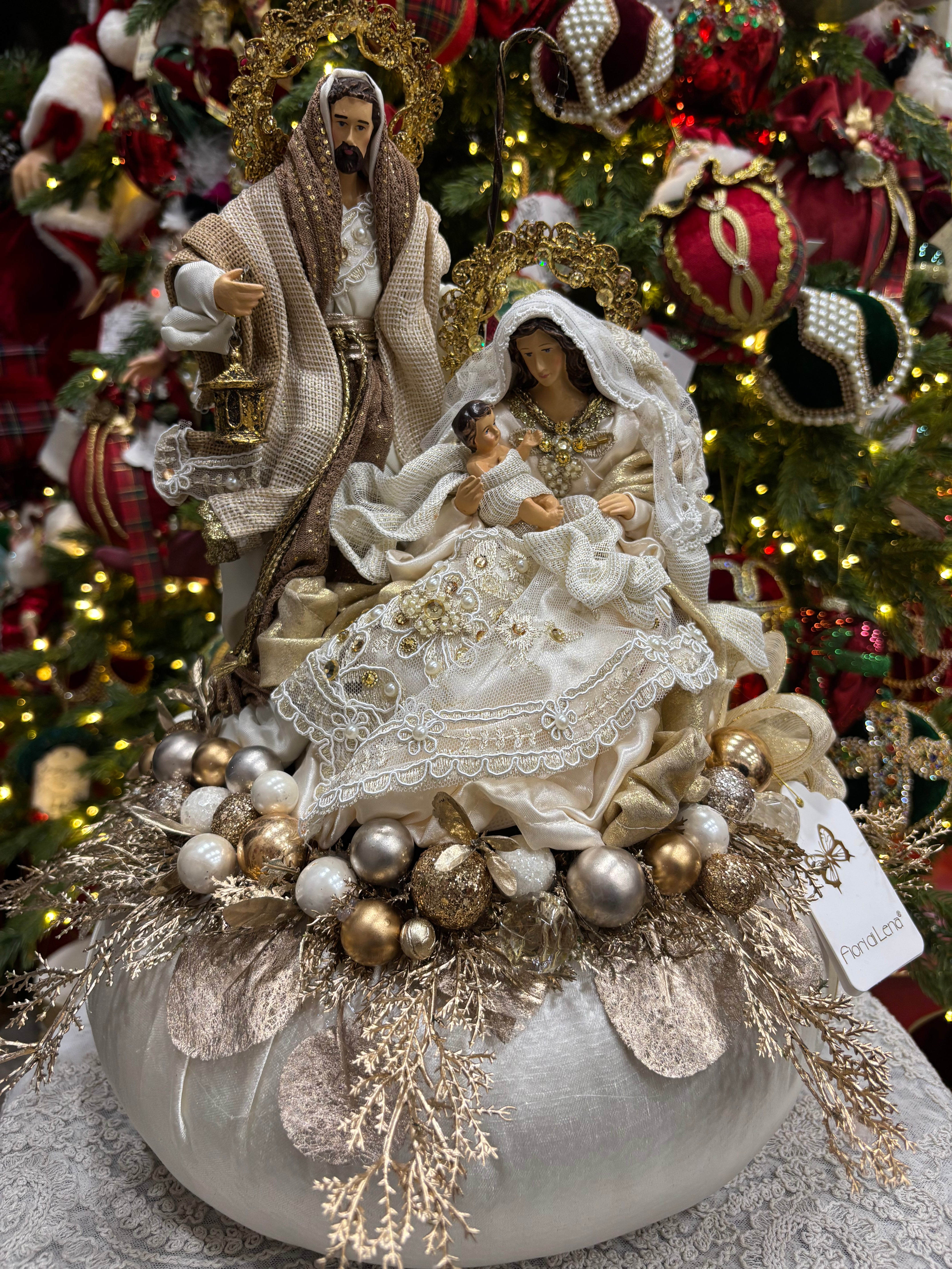 Fiori di lena pouf in tessuto con nativita' e decori natalizi avorio